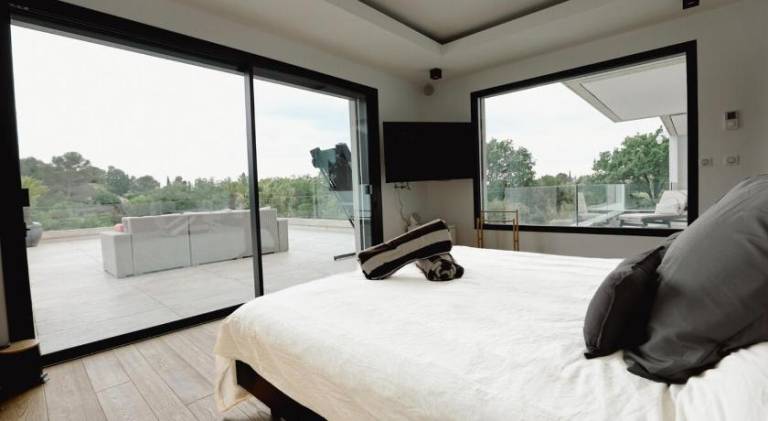 Villa with pool — photo 2