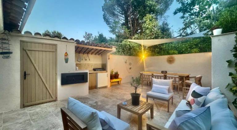 Fully equipped nice vacation home with private pool, garden & patio | Close to the beach | Suitable for remote work | Pets are welcome — photo 4