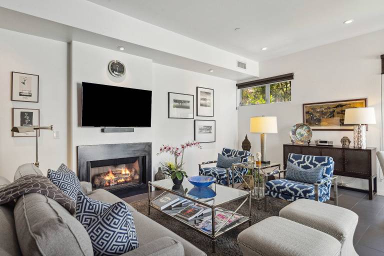 Fully equipped condo with BBQ, private pool & sauna | Mountain view | Suitable for remote work | Pets allowed in Palm Springs, CA