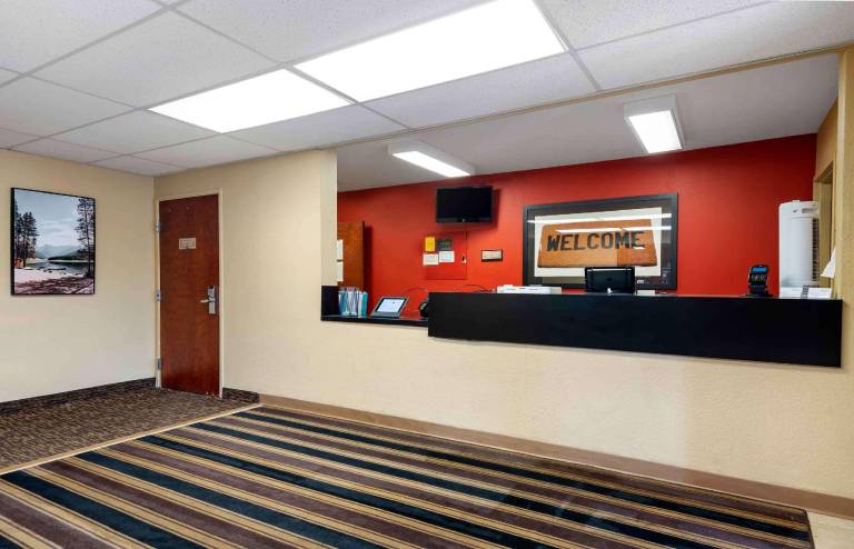 Studio 6 Extended Stay Rochester Greece NY — photo 3