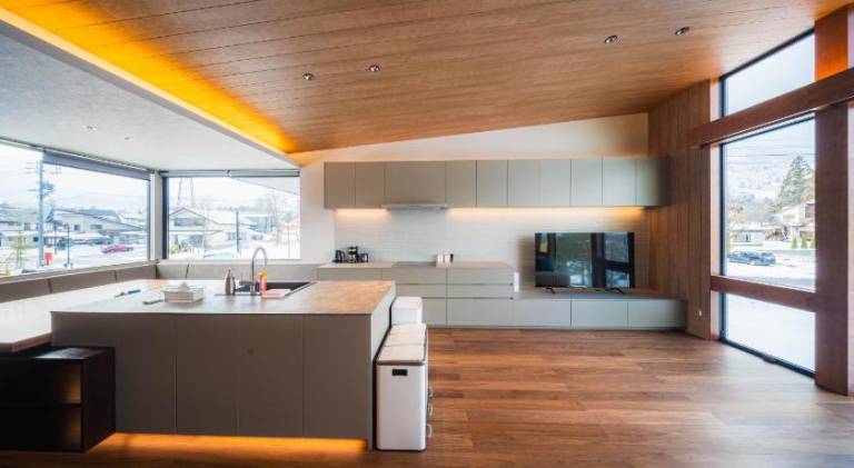 Amber MrT by Jade Group — photo 3