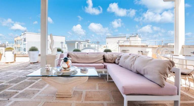 Holiday apartment with patio — photo 3