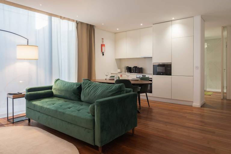 Child-friendly apartment with fast internet & patio | Next to São Bento Railway Station | Pets allowed in Porto