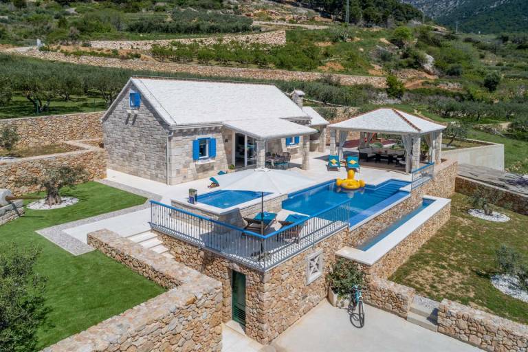 Deluxe Villa Purple Rain with Swimming Pool — photo 3
