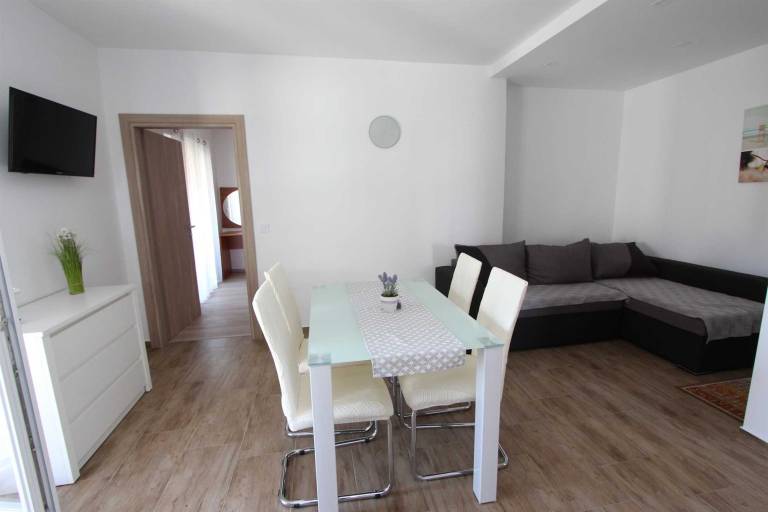 Apartment with BBQ — photo 2