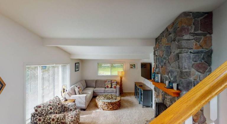 Vacation home with hot tub — photo 3