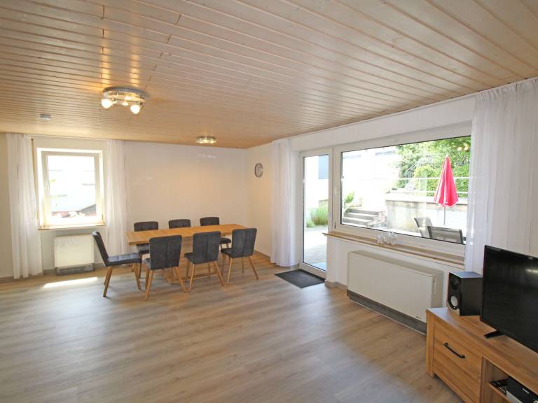 Apartment with terrace, BBQ & yard — photo 2