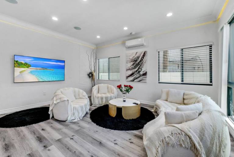 Child-friendly villa with garden | Pet-friendly in Fountain Valley, CA