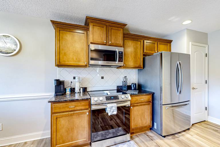 Dog-Friendly Home w/ Large Yard in Pooler — photo 5