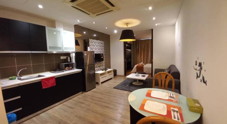 Apartment with sauna, jacuzzi & grill | Near Jalan Alor | Good for workation — photo 5