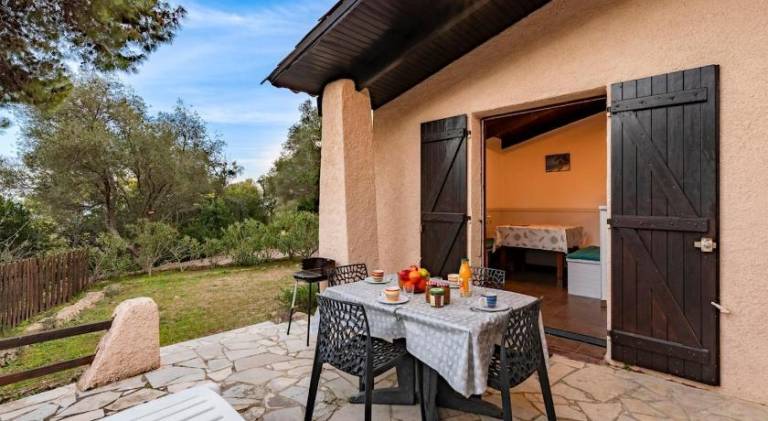 Vacation home with patio — photo 5