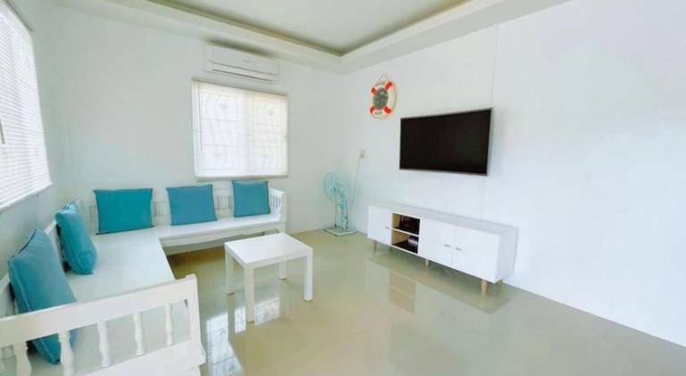Villa with private pool, terrace & barbeque | Suitable for remote work | Pets allowed — photo 2