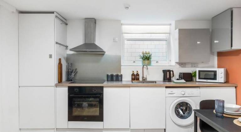Apartment | Near Brighton Palace Pier | Beach nearby | Pets allowed — photo 3