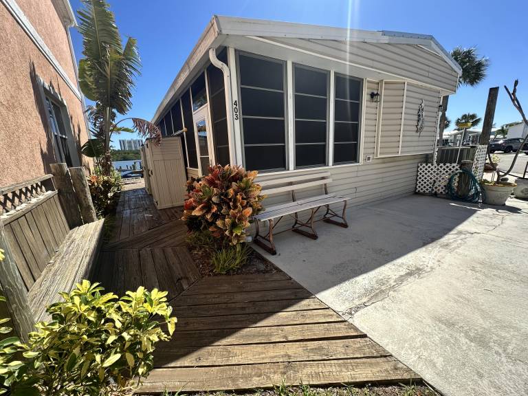 Children-friendly beautiful house with pool & jacuzzi | River view | Dogs allowed — photo 3