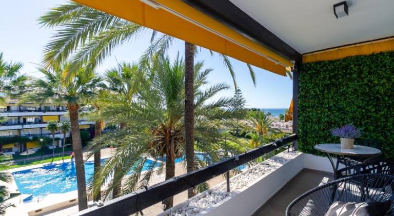 Golden Mile Lux Sea View Suite with Balcony — photo 2