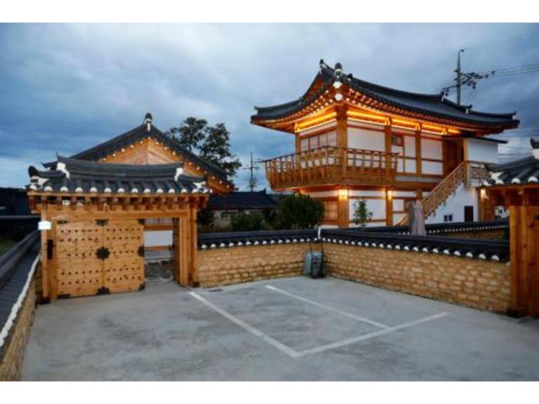 Hanok Stay Mokhyang