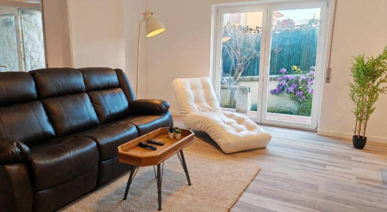 Fully equipped villa with yard, hot tub & patio | Suitable for remote work | Dogs allowed in Cascais