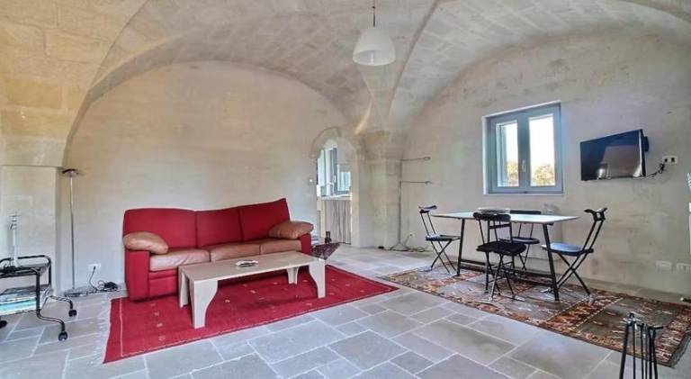 Apartment with patio — photo 3