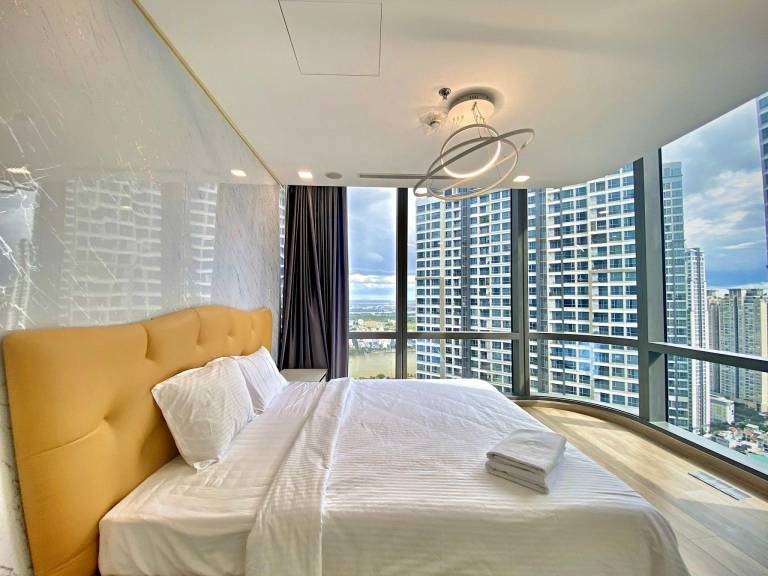 Three Bedrooms in Landmark 81 — photo 2