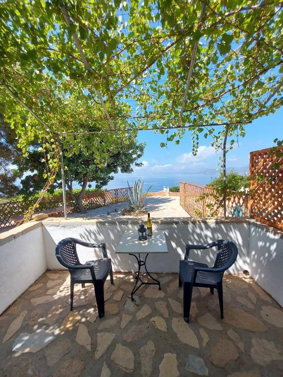 Vacation home with yard & patio — photo 3