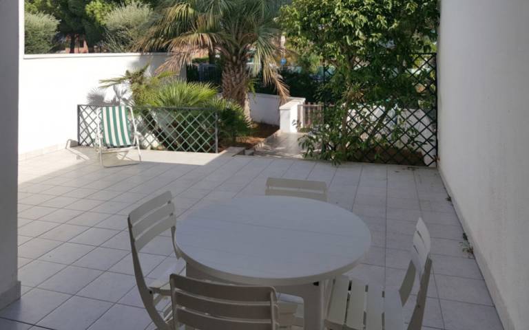 Villa with yard — photo 3