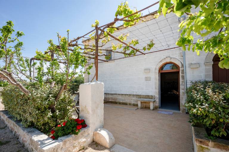 Apartment 'Lamapecora - Salone' with Balcony, Wi-Fi and Air Conditioning in Fasano