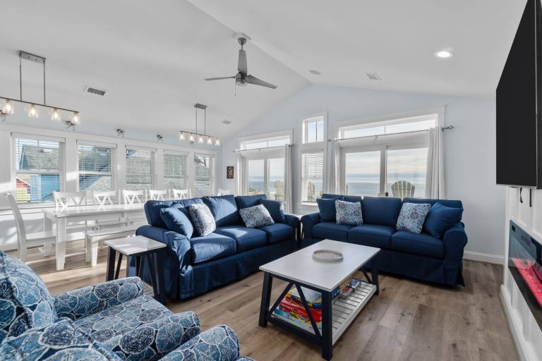 Soundfront 10BR with Pool & Hot Tub- Perfect for Large Groups — photo 5