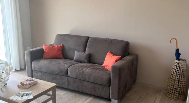 Serviced apartment with patio — photo 5