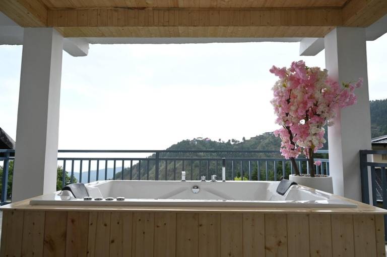 Nuri by the Hills Jacuzzi Retreat 2 in Dehradun