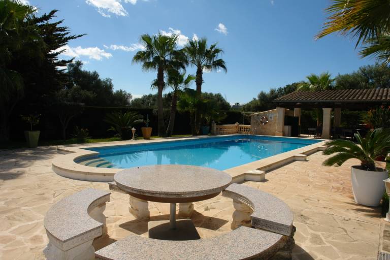House with barbeque, patio & private pool — photo 2