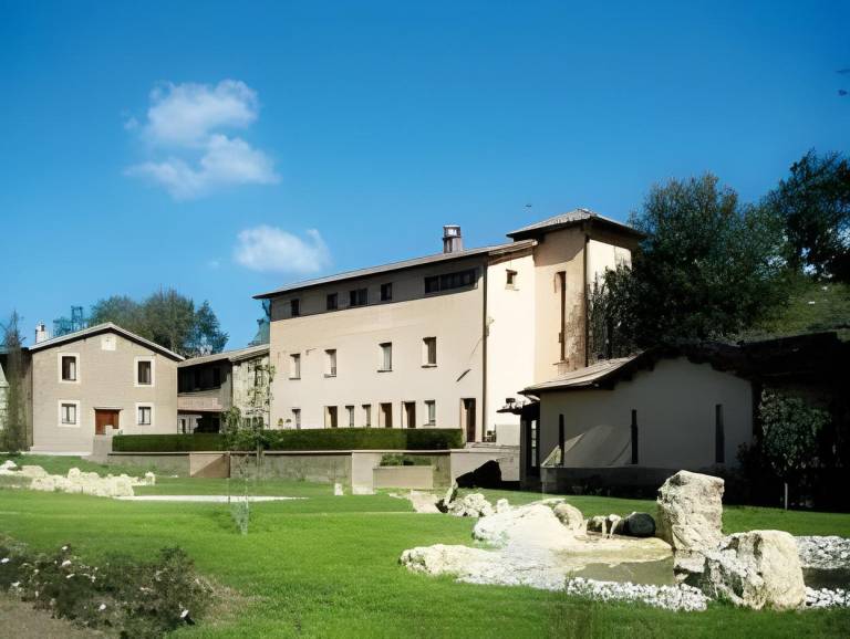 Farm with patio, yard & pool in Assisi