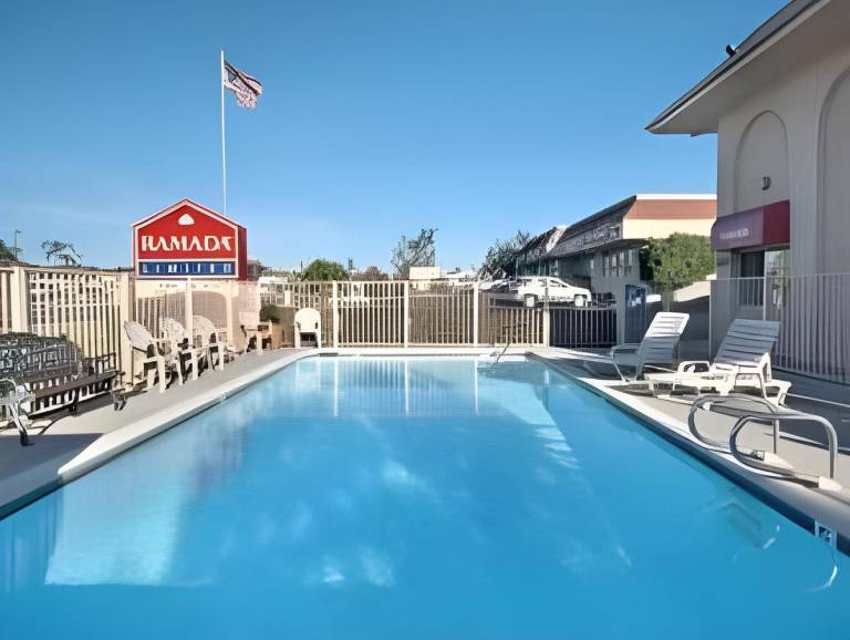 Days Inn by Wyndham San Marcos — photo 4