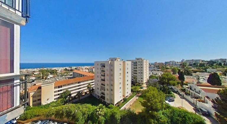 Apartment with terrace & pool in Torremolinos