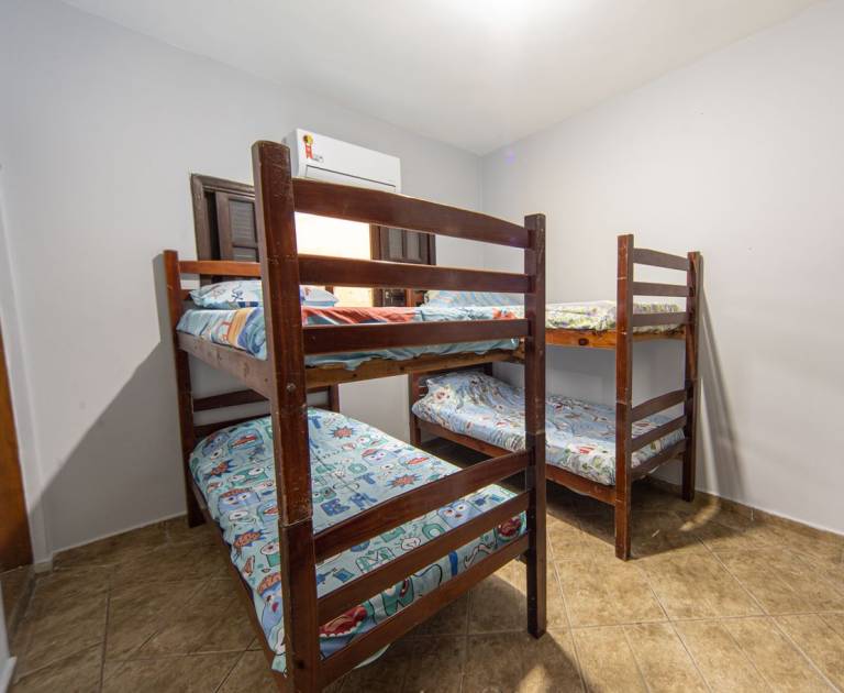 Child-friendly nice vacation home with yard & grill | Beach nearby | Pets are welcome — photo 4
