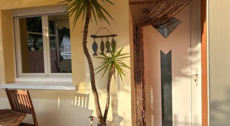 House with 1 room for 4 persons in Agde