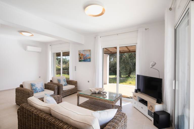 Family-oriented beautiful villa with garden, pool & fast internet | Garden view | Next to the beach | Pet-friendly — photo 4