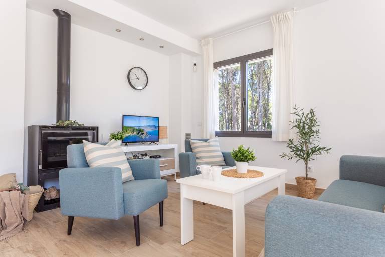 Fully equipped house with private pool, barbecue & garden | Pets allowed — photo 4