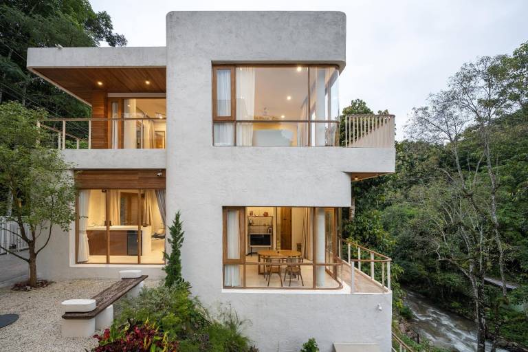 Taryn Tara Cafe and Stay