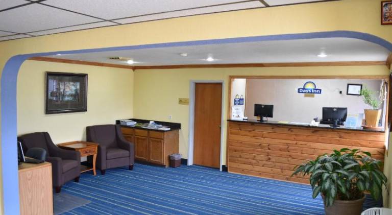 Days Inn by Wyndham Grand Island — photo 4