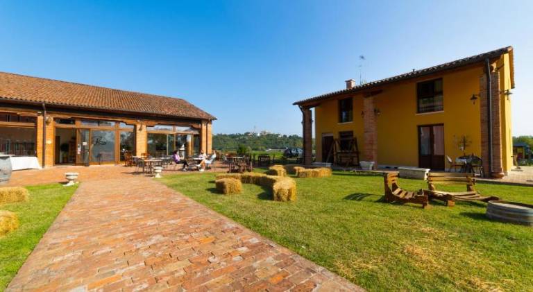 Farm with jacuzzi & garden — photo 4