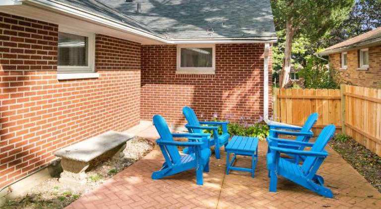 Spacious New 5 Bed Family Retreat Near Naval Base — photo 4