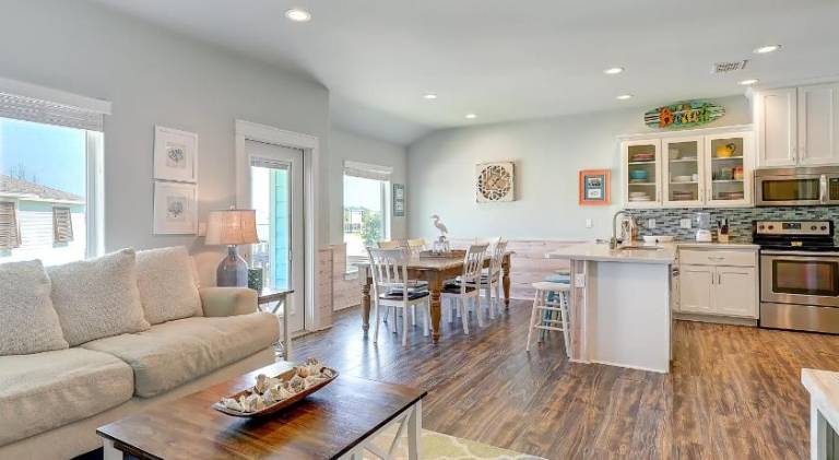 Big house with BBQ & pool | Pets allowed — photo 2