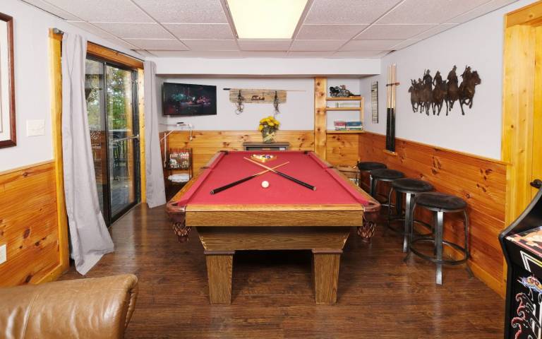 Traveler's Rest - Hot tub, pool table, and arcade games! — photo 2