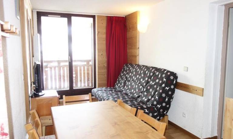 230m from shops, 5th floor, balcony, tv, ski locker, 35m², Alpe d'Huez in Huez