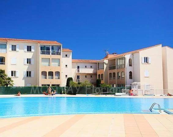 Pleasant holiday apartment with yard & private pool | Pet-friendly in Fréjus