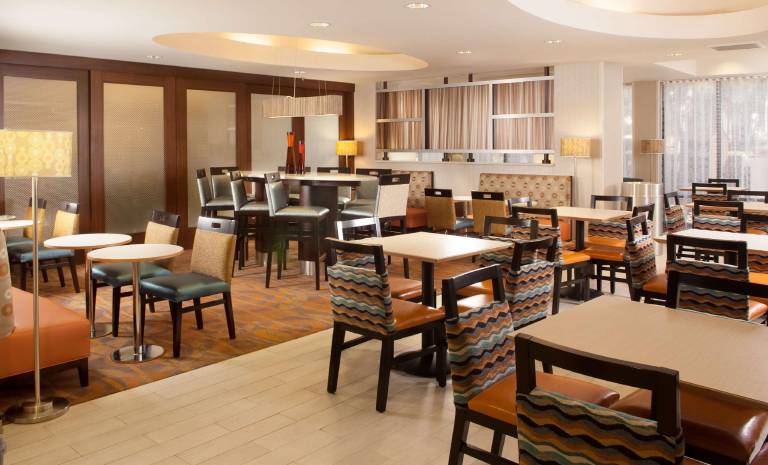 Hampton Inn Orlando-International Airport — photo 5