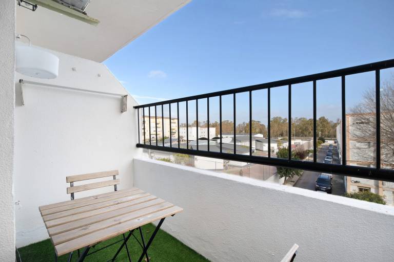 Fully equipped charming rental apartment with fast internet & patio | City view | Perfect for remote work | Pet-friendly — photo 3