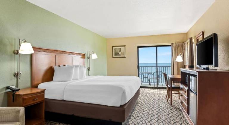 Beachfront Hotel Houghton Lake — photo 2