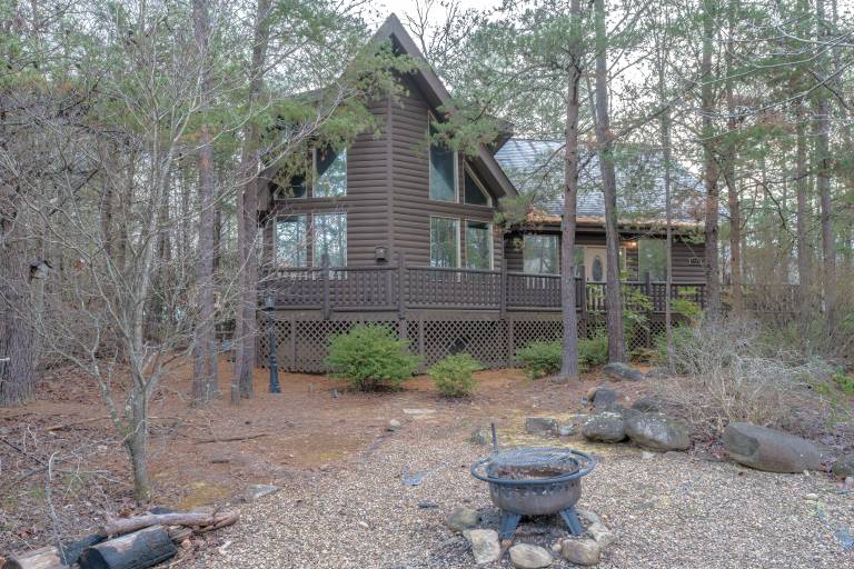 Cabin with hot tub & grill in Gatlinburg, TN