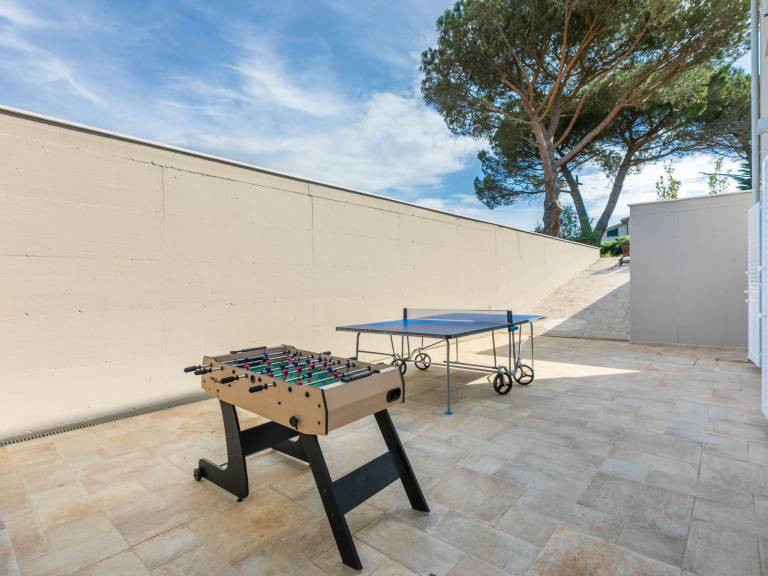 Vacation home with barbecue, private pool & terrace — photo 5